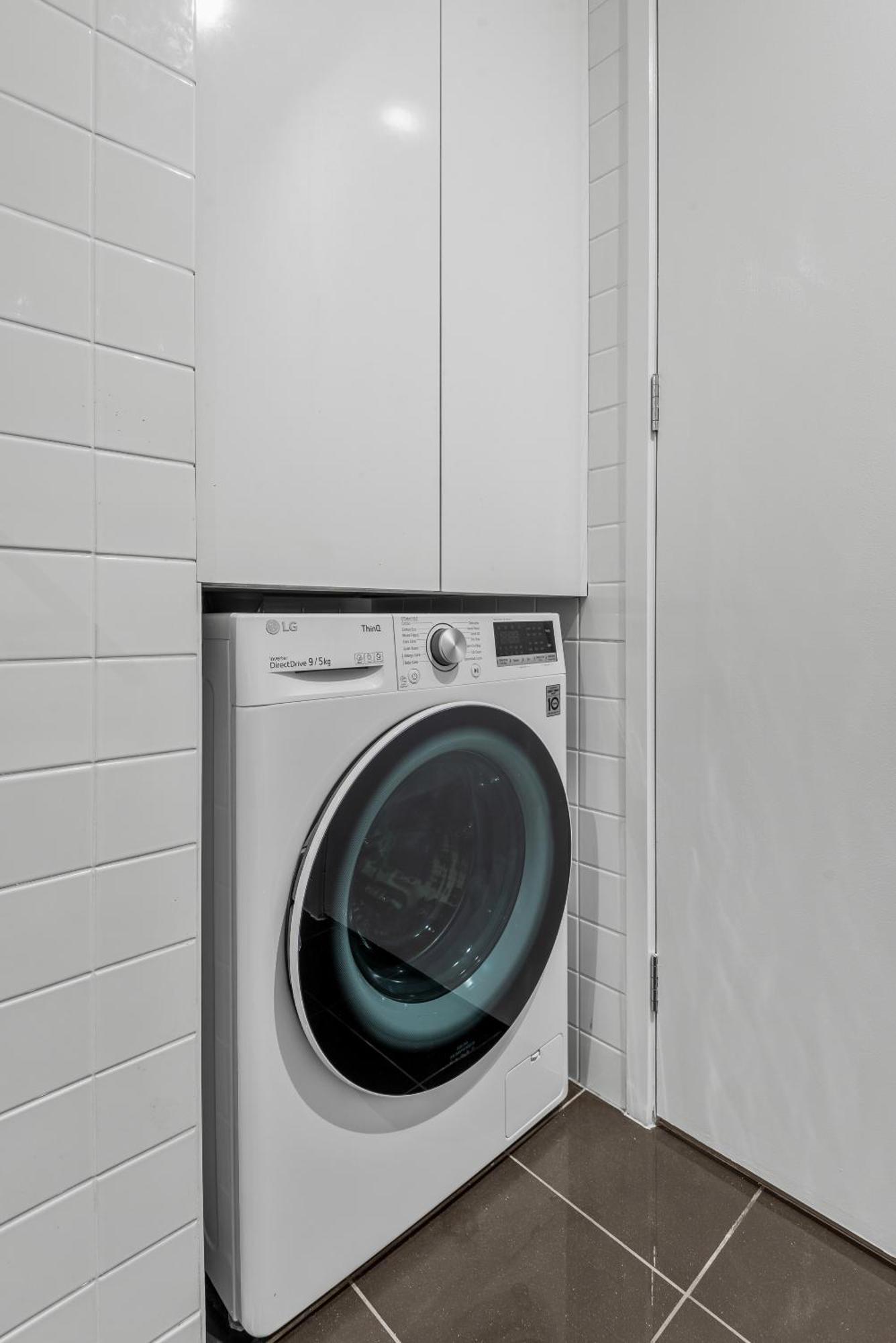Stylish And Spacious 2-Bed Apartment メルボルン エクステリア 写真